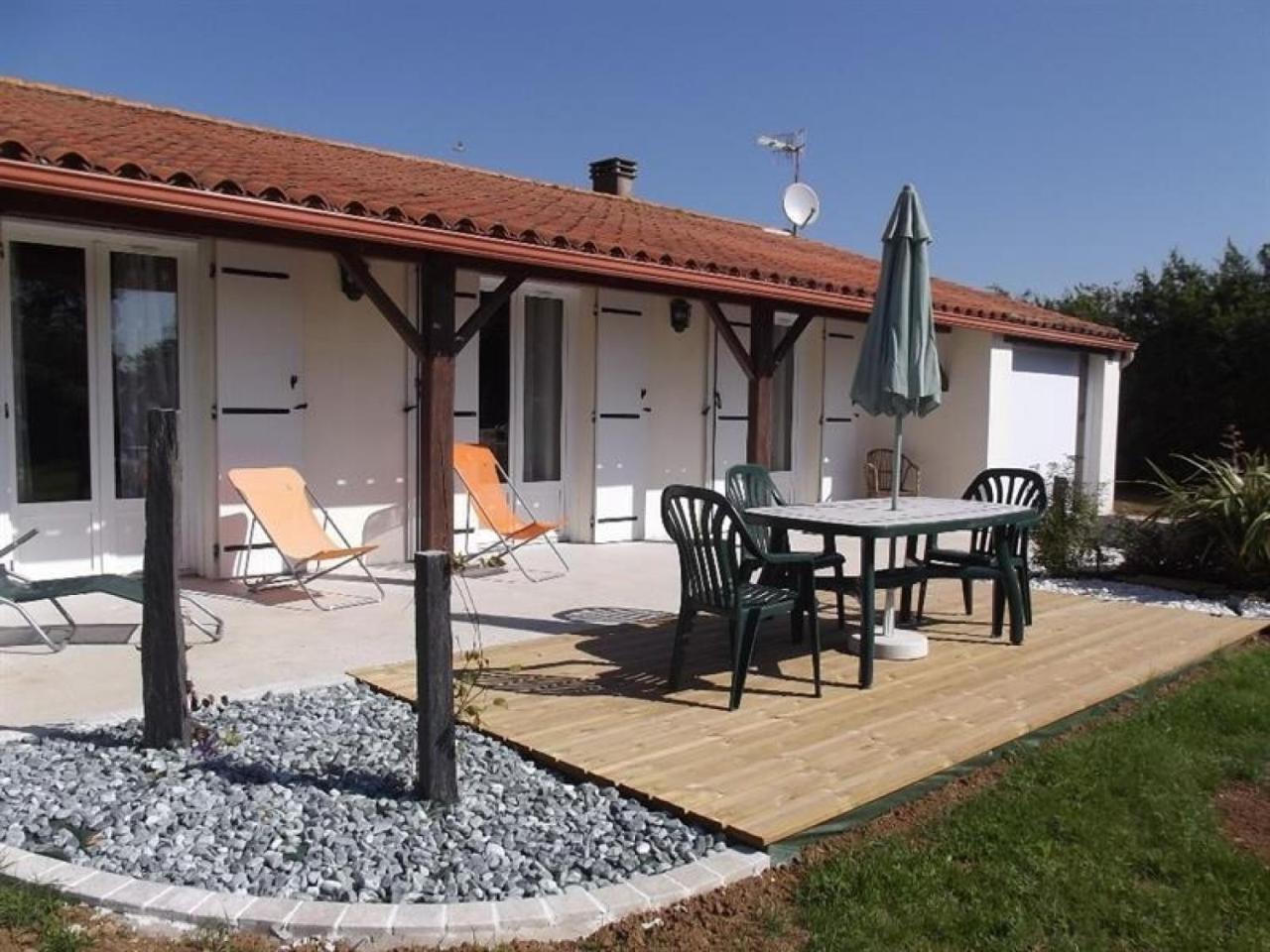 Maison La Jonchère, 4 pièces, 6 personnes - FR-1-357-89 Extérieur photo